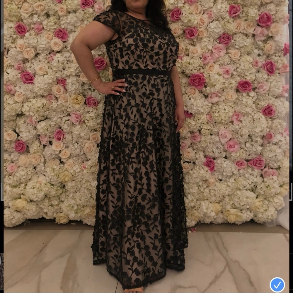 Xscape Black Floral Lace Maxi Dress